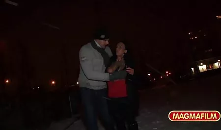 دوست سایت های سکسی جدید دختر بلوند در مواضع مختلف دستپاچه می شود
