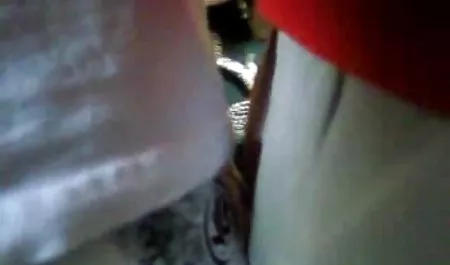 بستی لاتینا شیر را از سکس های خارجی جدید خانه خود در خانه فشرده می کند