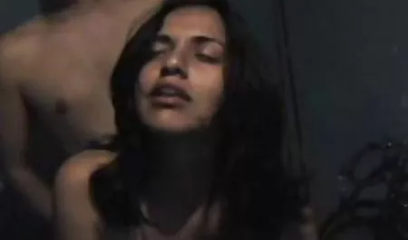 پردیس زیبا Hottie با فیلم های سکسی جدید 2018 تاتو اسباب بازی Dildo او را سوار می کند