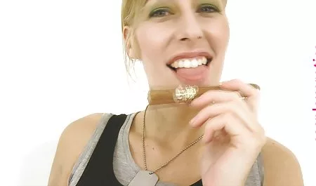 Honey Lizi Vogue جوان فیلم های پورن جدید و دوست پسرش رابطه جنسی پرشور دارند
