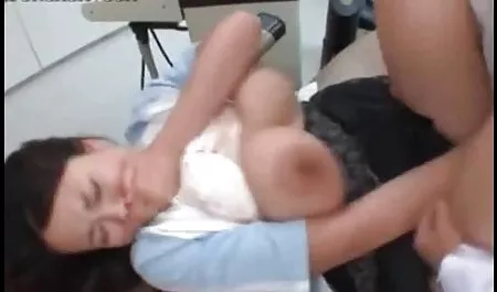 گربه فيلم سكس گلشيفته فراهانى شیرین روی صورت نوک شیر می نشیند